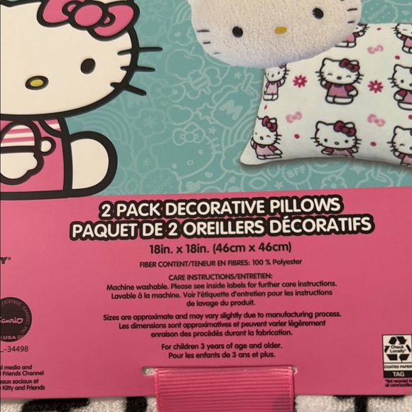 New Hello Kitty 2 Pack Decorative Pillows. - Picture 9 of 14